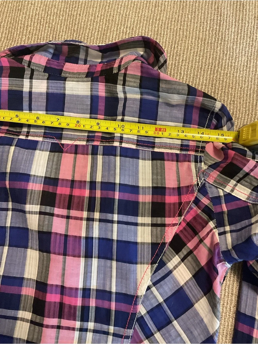 *Guess* Plaid Button-Down Shirt with adjustable sleeves . - Picture 10 of 12